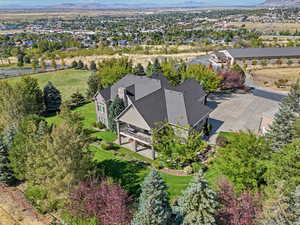 Drone / aerial view featuring a mountain view