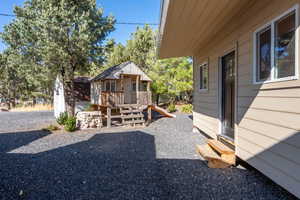 View of yard with a storage shed