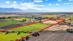 Aerial view with a mountain view