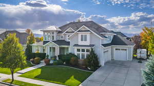 View of front of house featuring a porch and a front yard