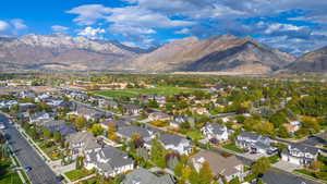 Bird's eye view with a mountain view