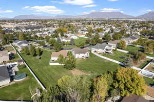 Bird's eye view with a mountain view