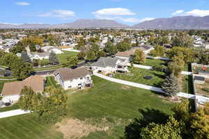 Aerial view with a mountain view