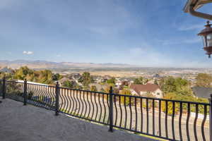 Balcony featuring a mountain view