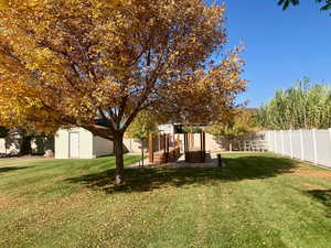 View of yard with a storage shed