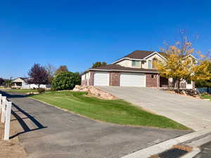 View of front of house featuring a front lawn