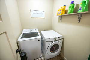 Washroom featuring laundry area, independent washer and dryer, and baseboards