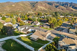 Bird's eye view with a mountain view