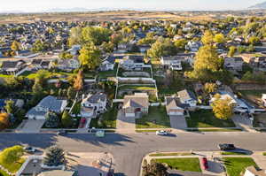 Aerial view with a mountain view