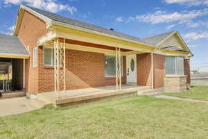 UPDATED Windows, Covered Porch with VIEWS