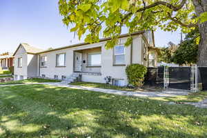 View of front facade with a front yard