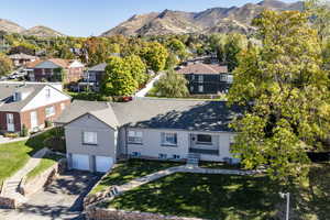 Bird's eye view featuring a mountain view