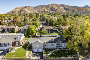 Bird's eye view featuring a mountain view