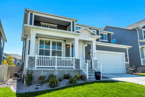 Quant Porch for Relaxing and Enjoying Beautiful Mountain Views.