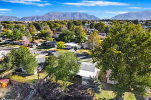 Aerial view with a mountain view