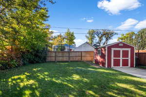 View of yard with a shed