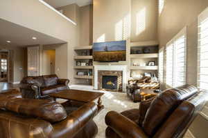 Livingroom w/ fireplace