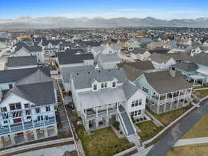 Aerial view with a mountain view