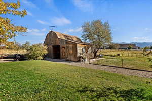 Barn with side area for garden