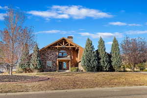 View of front of house featuring a front yard