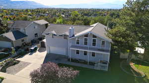 Bird's eye view with a mountain view