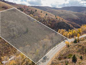 Bird's eye view with a mountain view