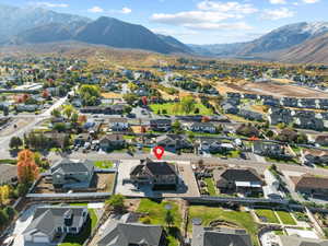 Aerial view with a mountain view