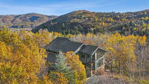 Bird's eye view with a mountain view