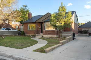 View of front of home featuring a front yard