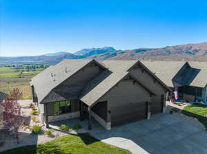 Bird's eye view with a mountain view