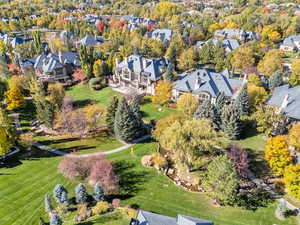 Beautiful green spaces maintained by the Stone Gate HOA