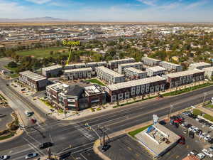 Birds eye view of property featuring a mountain view