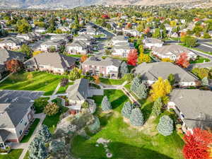 Drone / aerial view featuring a mountain view