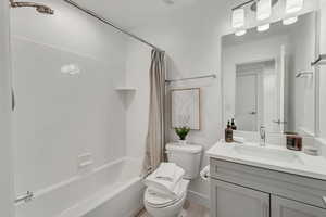 2nd bathroom with tub/shower combination