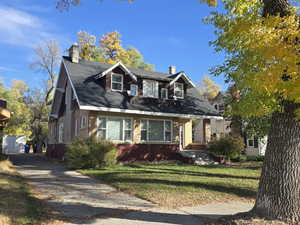 View of front of house with a front lawn