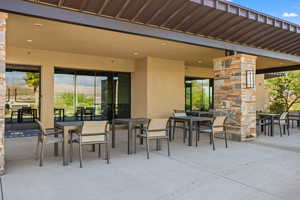 Outdoor dining-amenities