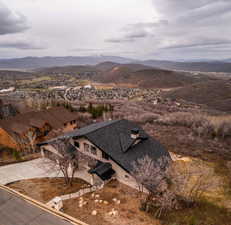 Aerial view with a mountain view