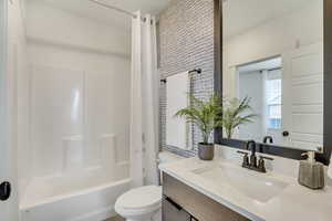 *Interior finished photos are of model home of similar floorplan for example purposes. Upgrades and finishes will vary*