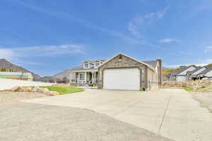 View of front of home featuring a front yard, a garage, and a mountain view