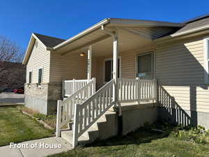 Doorway to property with a porch