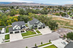 Aerial view with a mountain view