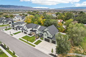 Bird's eye view with a mountain view