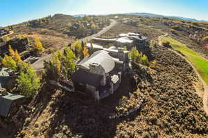 Bird's eye view with a mountain view