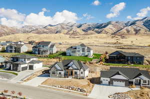 Aerial view with a mountain view