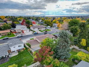 Birds eye view of property