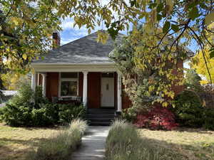 View of front of property featuring a porch