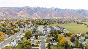 Birds eye view of property featuring a mountain view