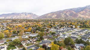 Aerial view with a mountain view