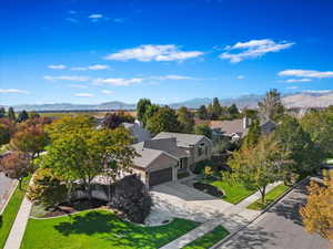 Drone / aerial view featuring a mountain view