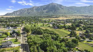 Bird's eye view with a mountain view